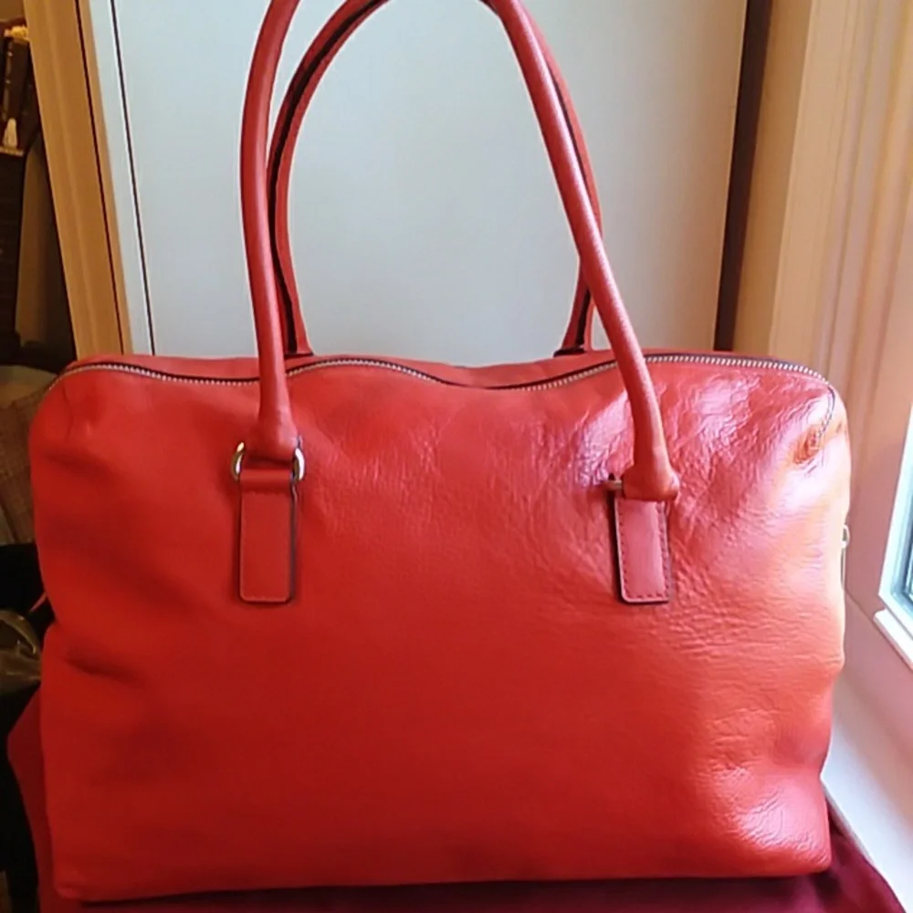 SOLD Michael Kors TravelBag Orange Leather XLarge Bag. Excellent Condition - Picture 6 of 14